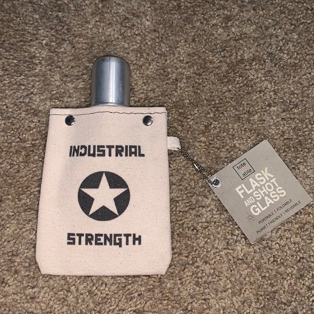 🥤B2G1FREE - Tote+able Flask and Shot Glass